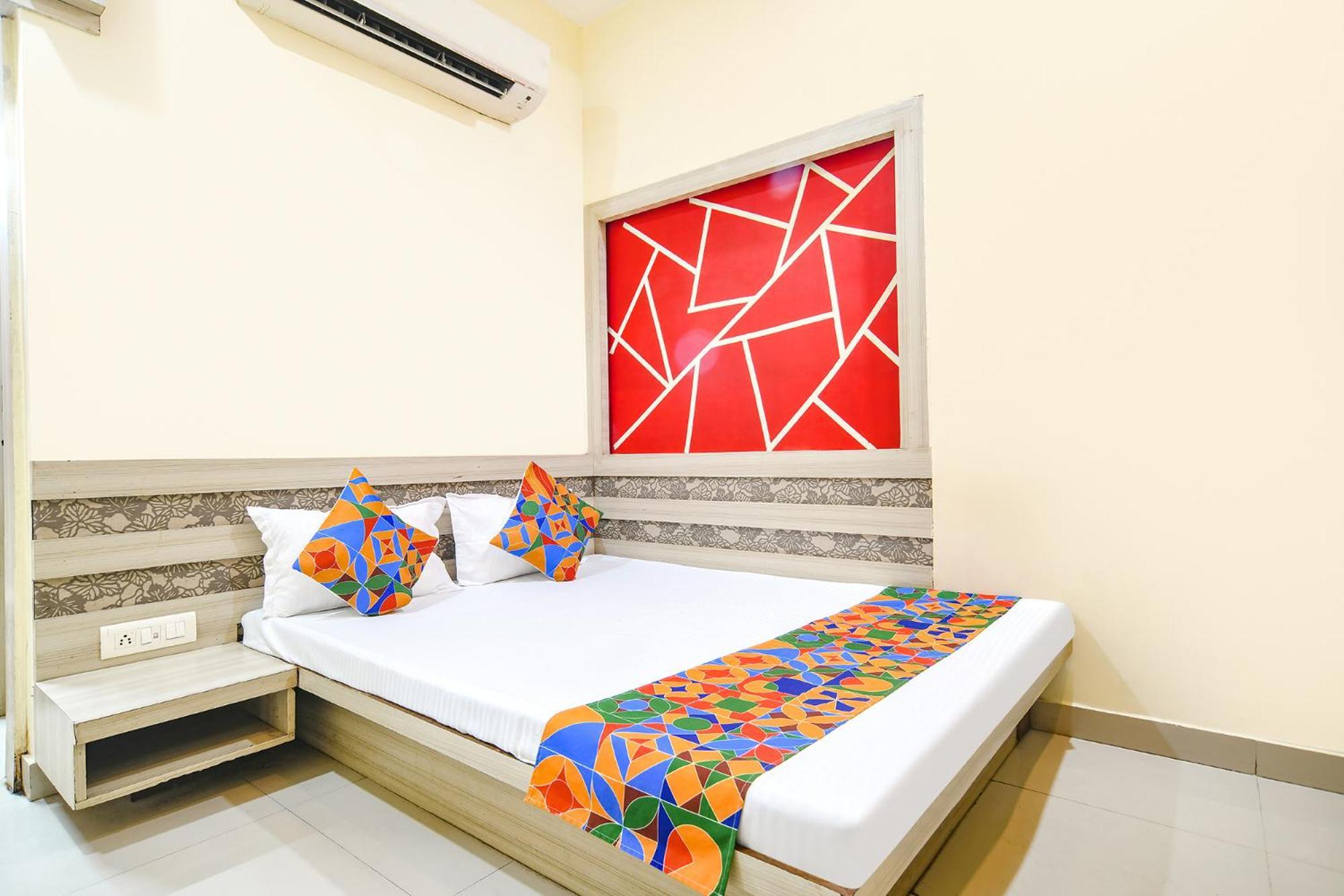 Hotel Fabexpress Blue Star à Ujjain Extérieur photo