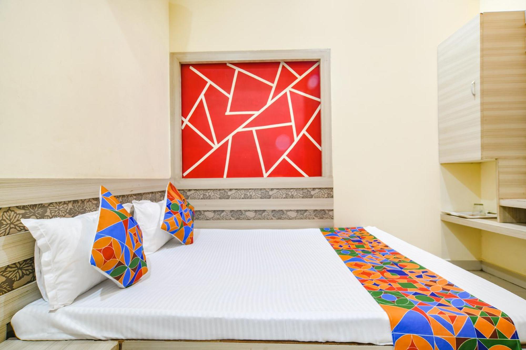 Hotel Fabexpress Blue Star à Ujjain Extérieur photo