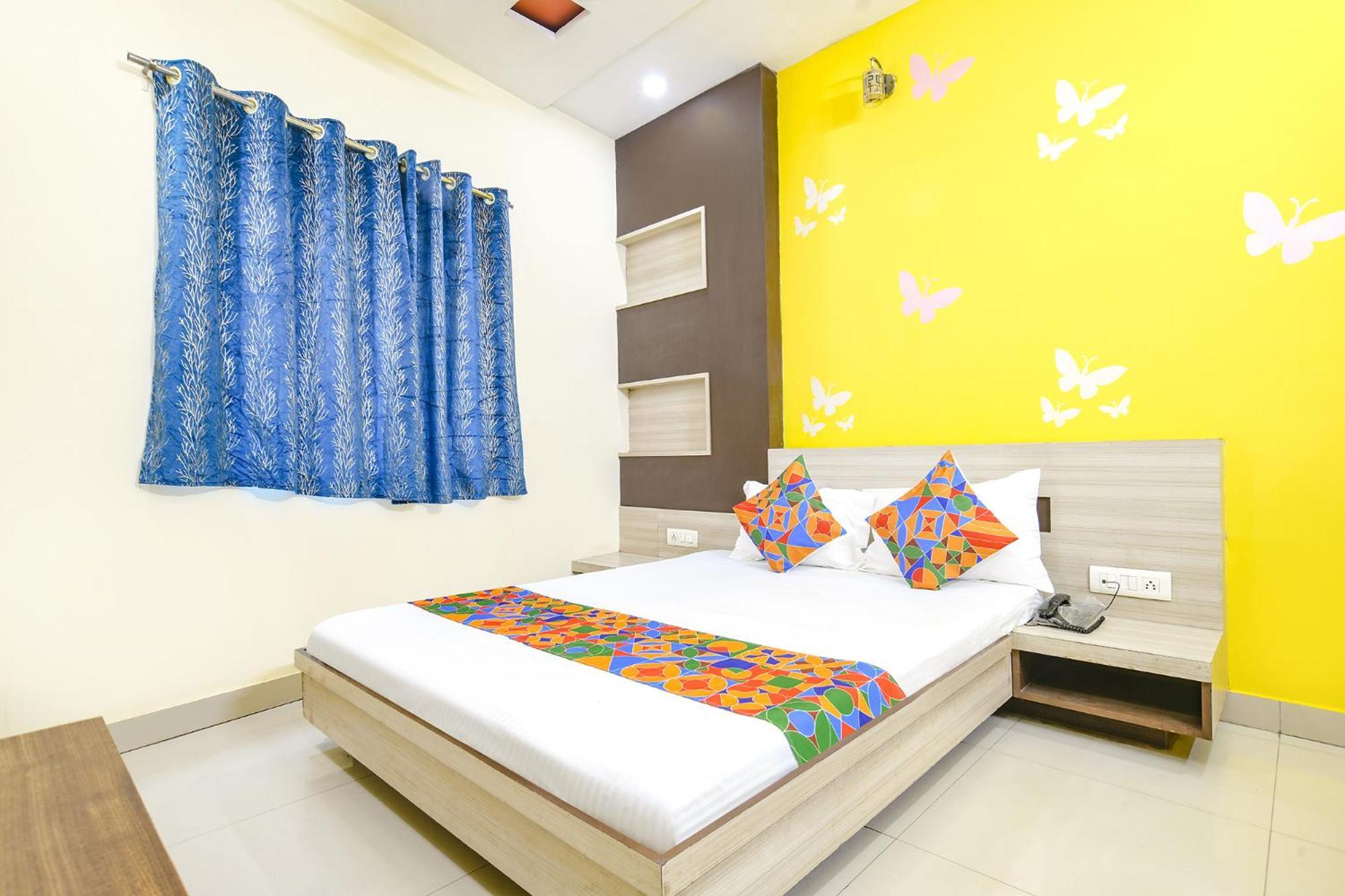 Hotel Fabexpress Blue Star à Ujjain Extérieur photo