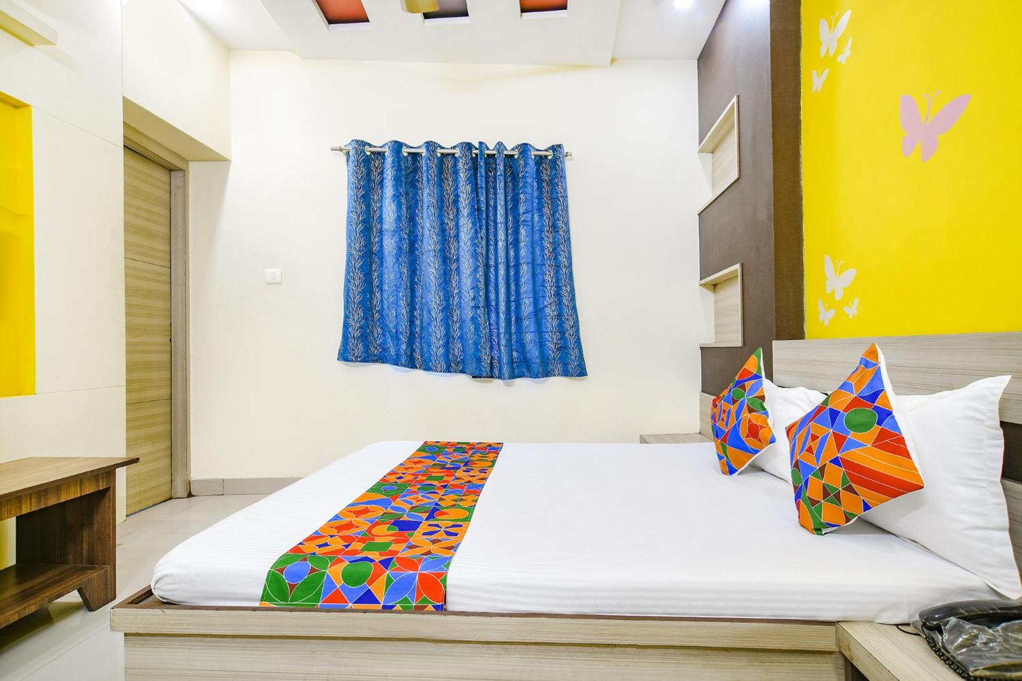 Hotel Fabexpress Blue Star à Ujjain Extérieur photo