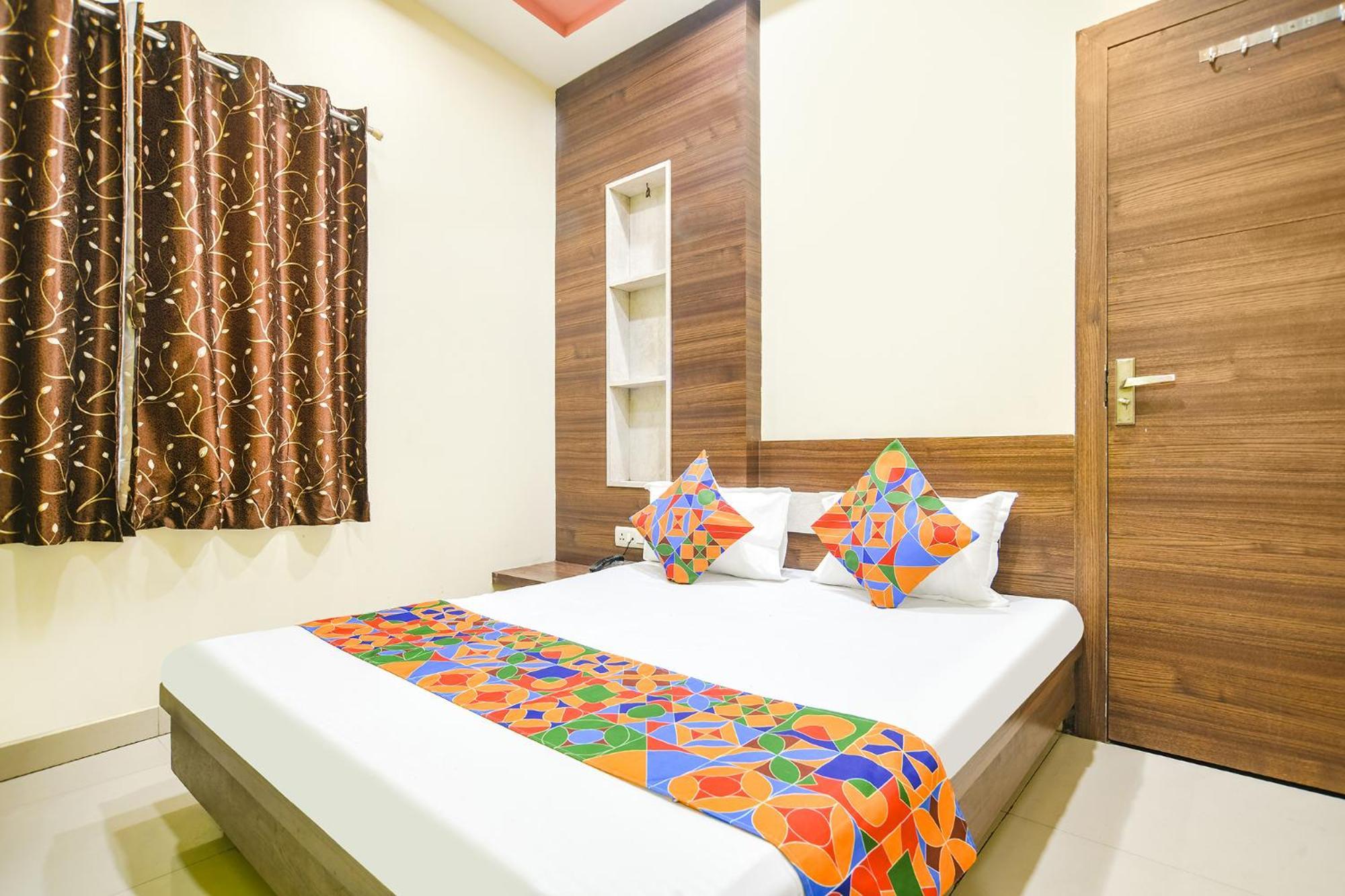 Hotel Fabexpress Blue Star à Ujjain Extérieur photo